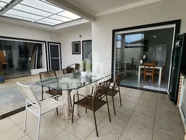 Sobrado com 250m² 4 quartos e 4 banheiros, à venda, no bairro Ibiti Royal Park em Sorocaba