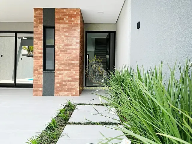 Sobrado 4 quartos e 4 banheiros, à venda, no bairro Barra em Balneário Camboriú