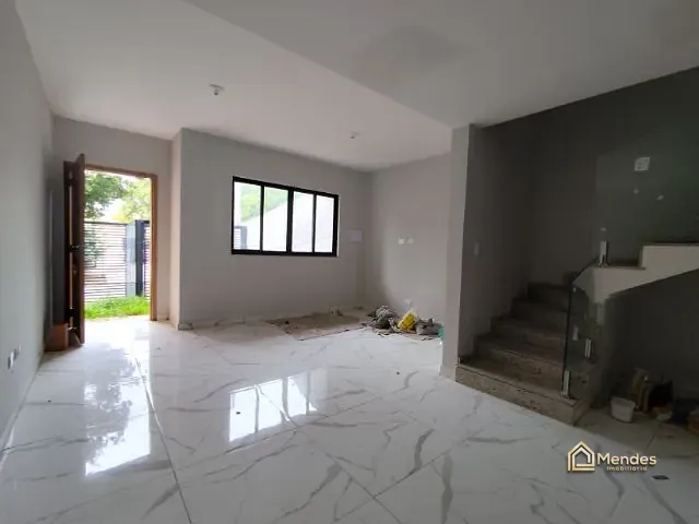 Sobrado com 113m² 4 quartos e 3 banheiros, à venda, no bairro Sítio Cercado em Curitiba