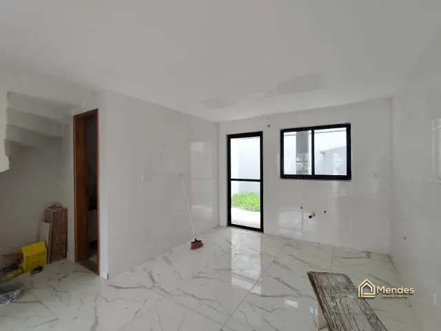 Sobrado com 113m² 4 quartos e 3 banheiros, à venda, no bairro Sítio Cercado em Curitiba