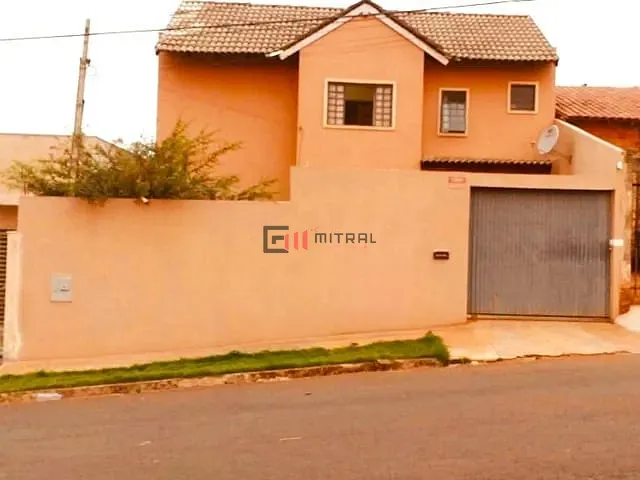 Sobrado com 267m² 3 quartos e 2 banheiros, à venda, no bairro Jardim Maria Luiza em Londrina