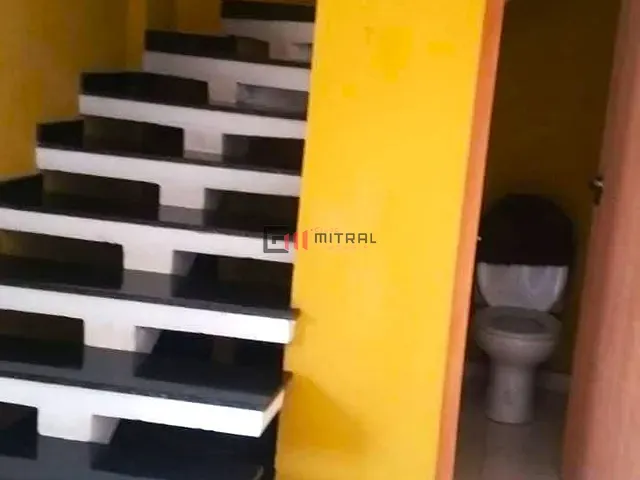 Sobrado com 267m² 3 quartos e 2 banheiros, à venda, no bairro Jardim Maria Luiza em Londrina