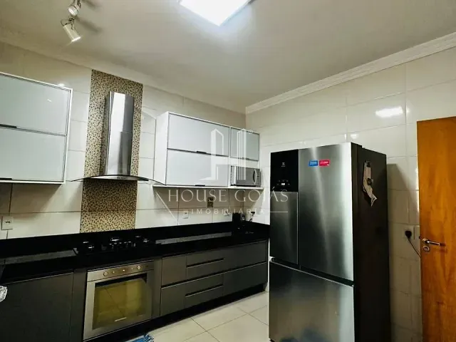 Sobrado com 258m² 3 quartos e 2 banheiros, à venda, no bairro Moinho dos Ventos em Goiânia