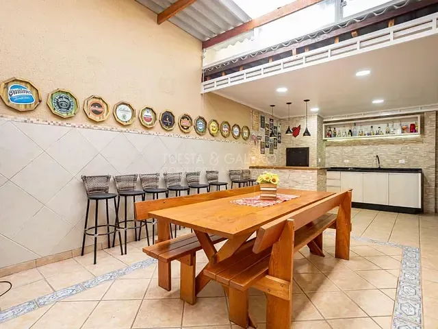 Sobrado com 211m² 5 quartos e 4 banheiros, à venda, no bairro Novo Mundo em Curitiba
