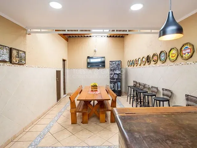 Sobrado com 211m² 5 quartos e 4 banheiros, à venda, no bairro Novo Mundo em Curitiba