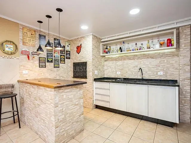 Sobrado com 211m² 5 quartos e 4 banheiros, à venda, no bairro Novo Mundo em Curitiba