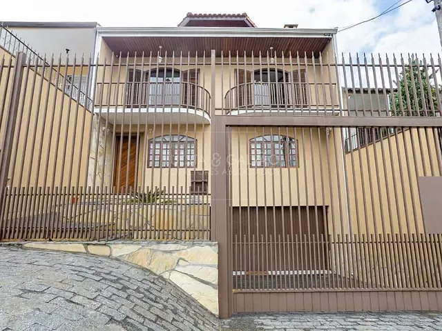 Sobrado com 211m² 5 quartos e 4 banheiros, à venda, no bairro Novo Mundo em Curitiba