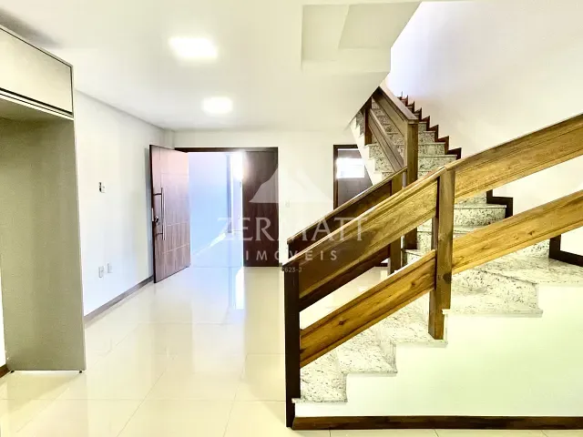 Sobrado 2 quartos e 3 banheiros, para alugar, no bairro Belchior Alto em Gaspar