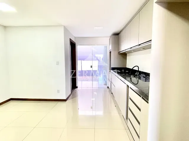 Sobrado 2 quartos e 3 banheiros, para alugar, no bairro Belchior Alto em Gaspar
