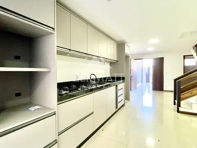 Sobrado 2 quartos e 3 banheiros, para alugar, no bairro Belchior Alto em Gaspar