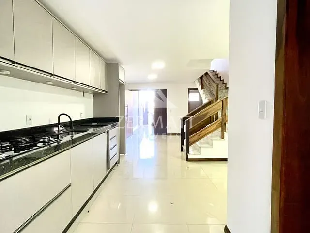 Sobrado 2 quartos e 3 banheiros, para alugar, no bairro Belchior Alto em Gaspar