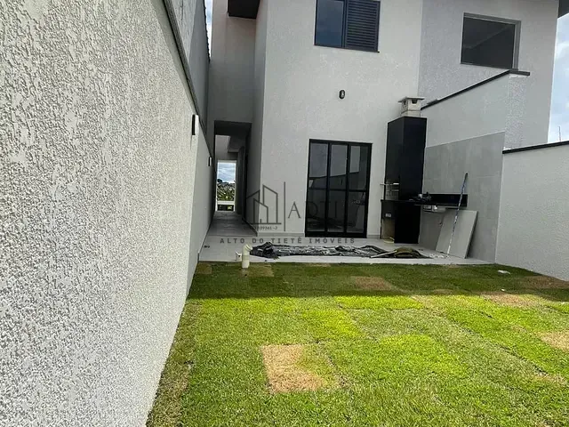 Sobrado com 150m² 3 quartos e 1 banheiro, à venda, no bairro Jardim Universo em Mogi das Cruzes