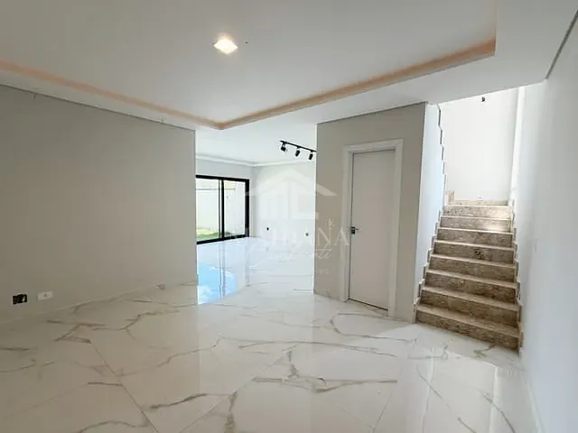 Sobrado com 202m² 3 quartos e 2 banheiros, à venda, no bairro Costeira em São José dos Pinhais