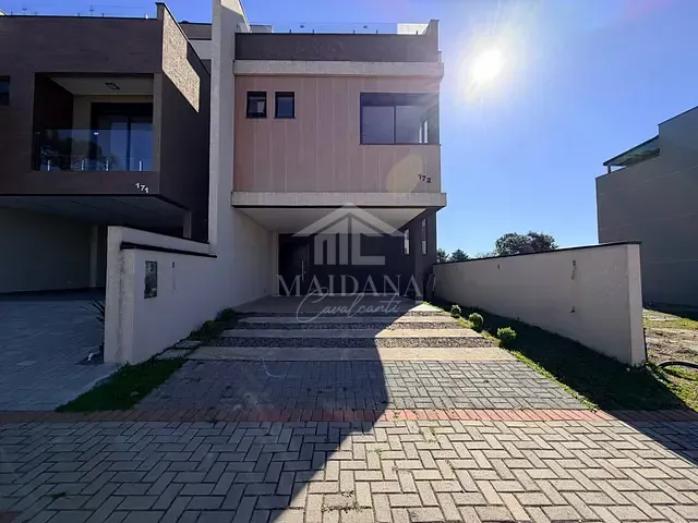 Sobrado com 202m² 3 quartos e 2 banheiros, à venda, no bairro Costeira em São José dos Pinhais
