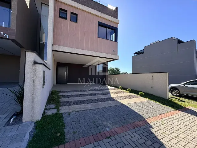 Sobrado com 202m² 3 quartos e 2 banheiros, à venda, no bairro Costeira em São José dos Pinhais