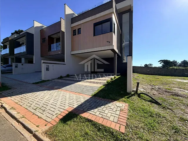 Sobrado com 202m² 3 quartos e 2 banheiros, à venda, no bairro Costeira em São José dos Pinhais