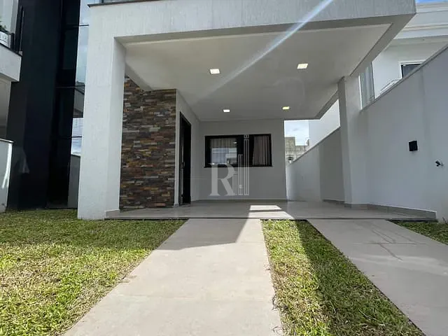 Sobrado 3 quartos e 3 banheiros, à venda, no bairro Areias em Tijucas