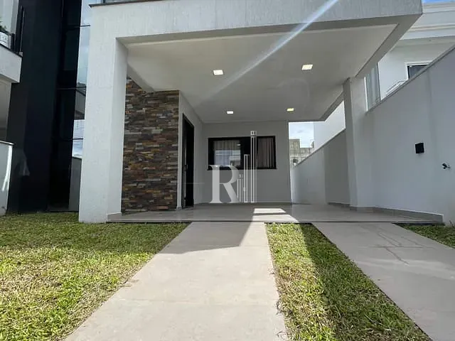 Sobrado 3 quartos e 3 banheiros, à venda, no bairro Areias em Tijucas