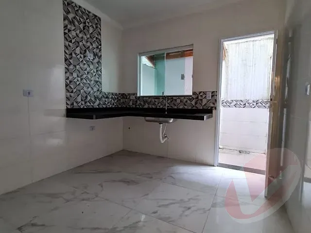 Sobrado com 74m² 2 quartos e 2 banheiros, à venda, no bairro Caiçara em Praia Grande