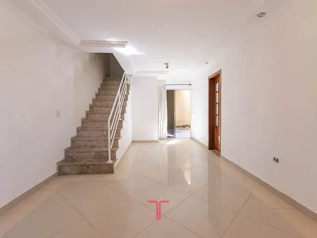 Sobrado com 110m² 3 quartos e 4 banheiros, à venda, no bairro Capão Raso em Curitiba