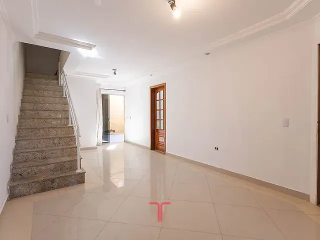 Sobrado com 110m² 3 quartos e 4 banheiros, à venda, no bairro Capão Raso em Curitiba