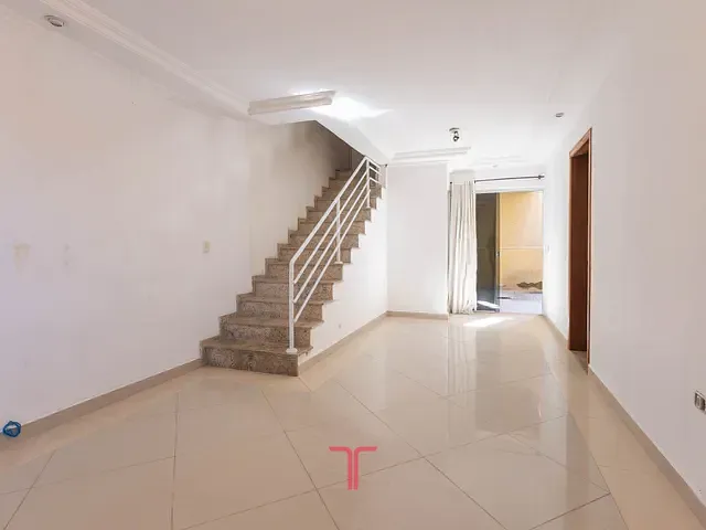 Sobrado com 110m² 3 quartos e 4 banheiros, à venda, no bairro Capão Raso em Curitiba