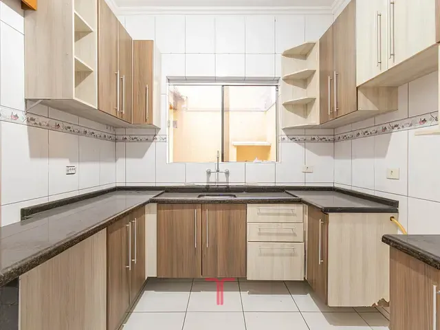 Sobrado com 110m² 3 quartos e 4 banheiros, à venda, no bairro Capão Raso em Curitiba