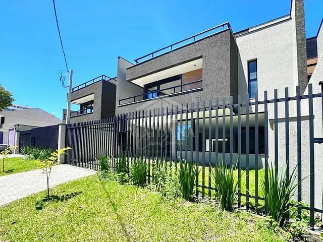 Sobrado com 198m² 3 quartos e 3 banheiros, à venda, no bairro Centro em São José dos Pinhais
