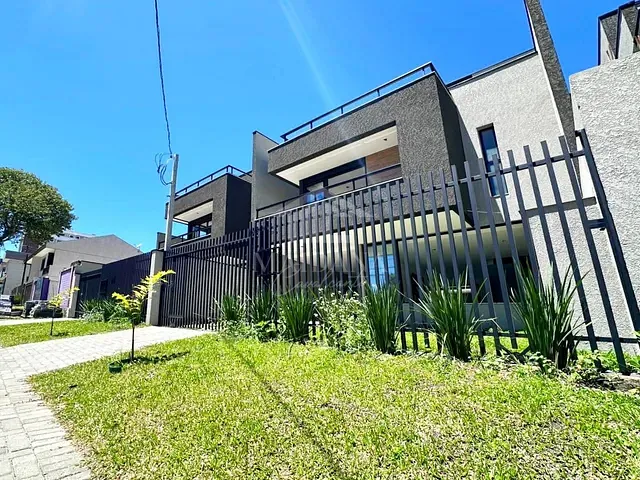 Sobrado com 198m² 3 quartos e 3 banheiros, à venda, no bairro Centro em São José dos Pinhais
