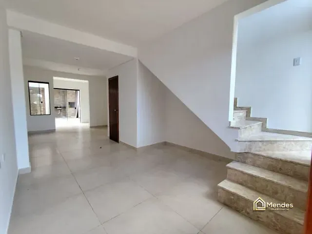 Sobrado com 90m² 3 quartos e 1 banheiro, à venda, no bairro Sítio Cercado em Curitiba