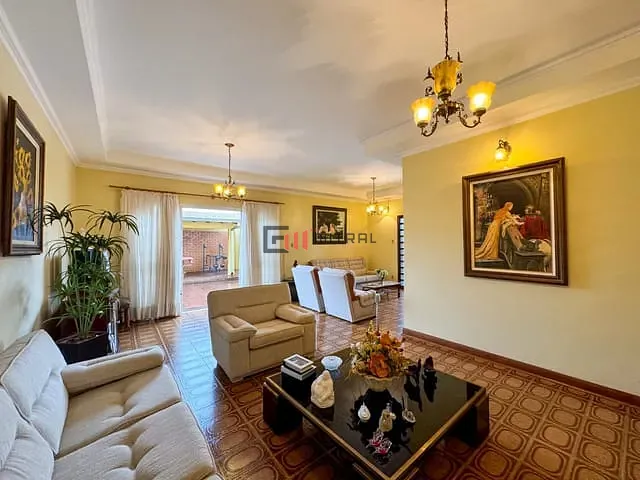 Sobrado com 497m², à venda, no bairro Quebec em Londrina