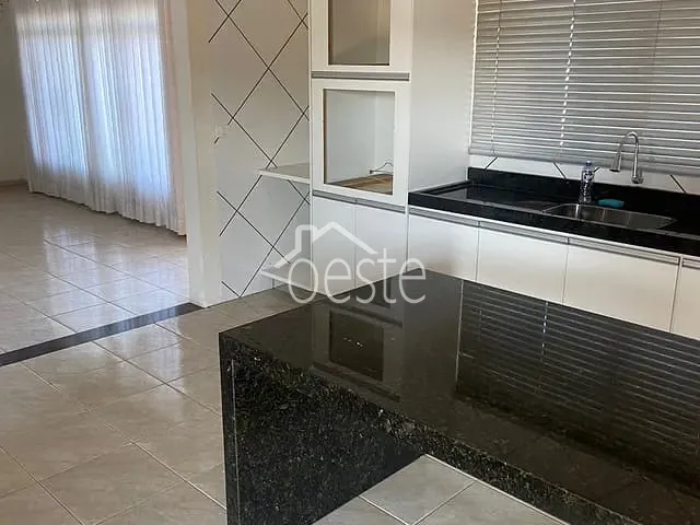 Casa com 250m² 3 quartos e 2 banheiros, para alugar, no bairro Jardim Santa Luzia em Santa Bárbara D'Oeste