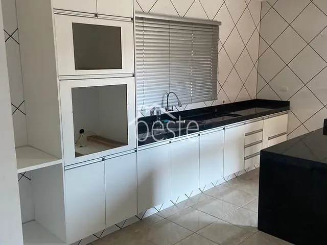 Casa com 250m² 3 quartos e 2 banheiros, para alugar, no bairro Jardim Santa Luzia em Santa Bárbara D'Oeste