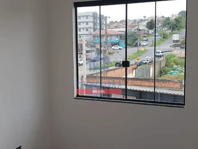 Sobrado 3 quartos e 3 banheiros, à venda, no bairro Guarani em Colombo