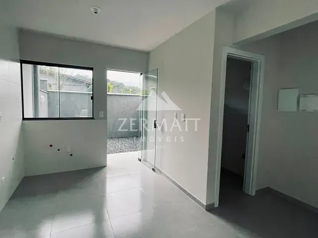 Sobrado 2 quartos e 2 banheiros, para alugar, no bairro Velha Central em Blumenau