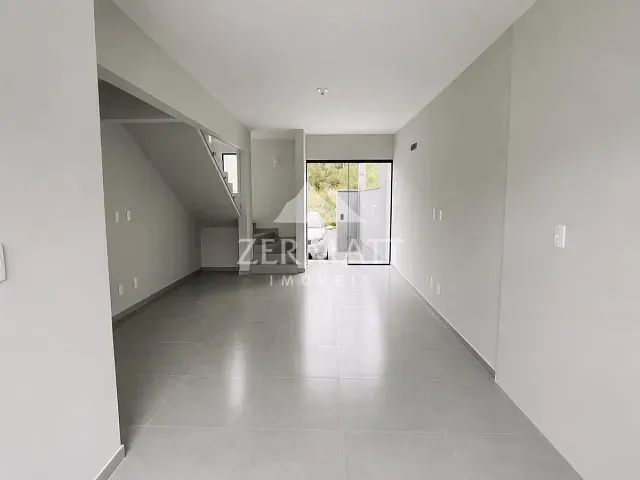 Sobrado 2 quartos e 2 banheiros, para alugar, no bairro Velha Central em Blumenau
