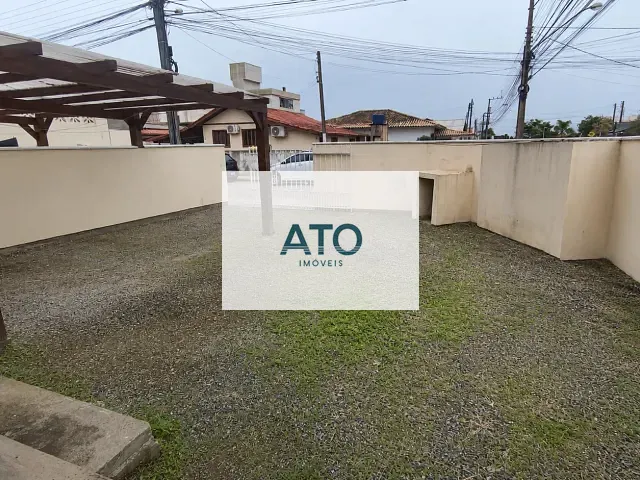 Sobrado 2 quartos e 1 banheiro, para alugar, no bairro Praça em Tijucas