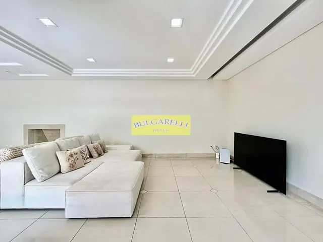 Sobrado com 448m² 4 quartos e 6 banheiros, à venda, no bairro Anhangabaú em Jundiaí