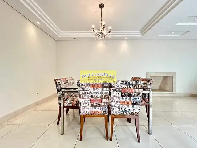 Sobrado com 448m² 4 quartos e 6 banheiros, à venda, no bairro Anhangabaú em Jundiaí