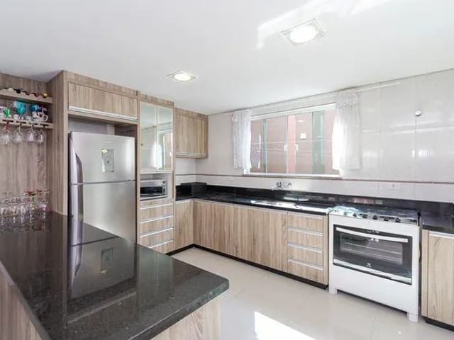 Sobrado com 150m² 3 quartos e 4 banheiros, à venda, no bairro Boqueirão em Curitiba