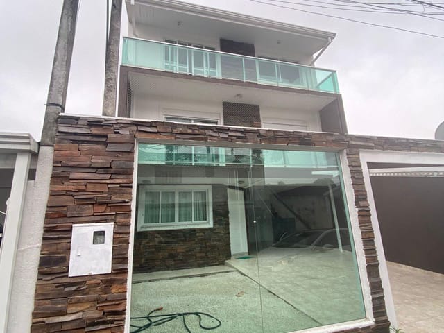 Sobrado com 150m² 3 quartos e 4 banheiros, à venda, no bairro Boqueirão em Curitiba