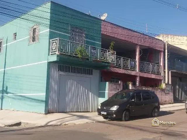 Sobrado com 320m² 5 quartos e 3 banheiros, à venda, no bairro Sítio Cercado em Curitiba
