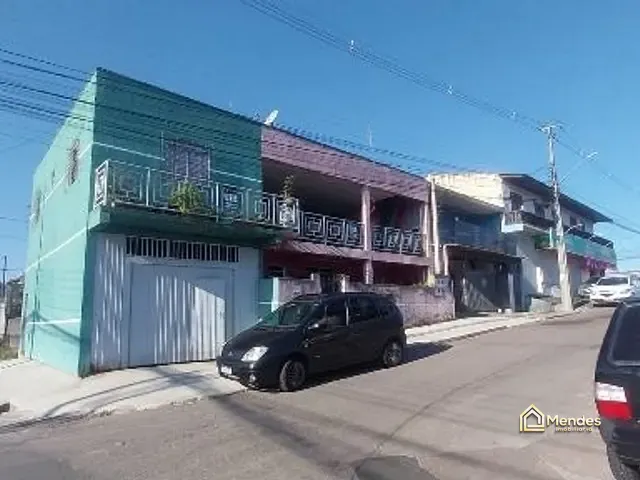 Sobrado com 320m² 5 quartos e 3 banheiros, à venda, no bairro Sítio Cercado em Curitiba