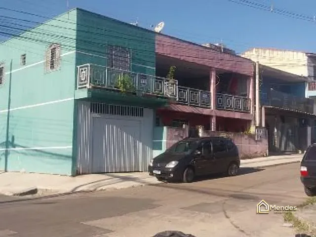 Sobrado com 320m² 5 quartos e 3 banheiros, à venda, no bairro Sítio Cercado em Curitiba