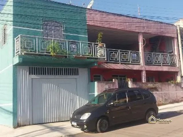 Sobrado com 320m² 5 quartos e 3 banheiros, à venda, no bairro Sítio Cercado em Curitiba