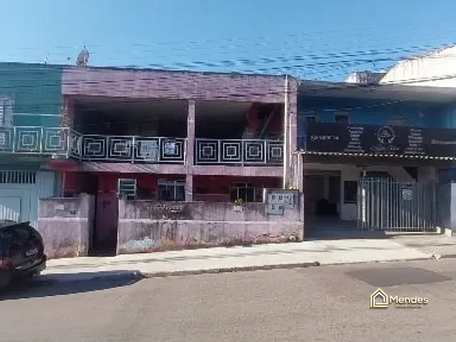 Sobrado com 320m² 5 quartos e 3 banheiros, à venda, no bairro Sítio Cercado em Curitiba