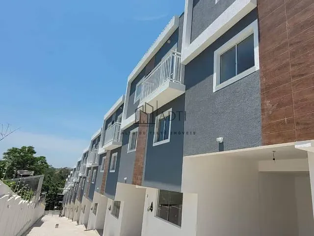 Sobrado 2 quartos e 2 banheiros, à venda, no bairro Vila Suissa em Mogi das Cruzes