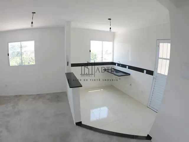 Sobrado 2 quartos e 2 banheiros, à venda, no bairro Vila Suissa em Mogi das Cruzes