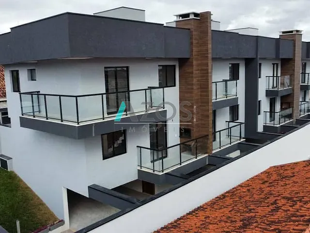Sobrado com 150m² 3 quartos e 2 banheiros, à venda, no bairro Guaraituba em Colombo