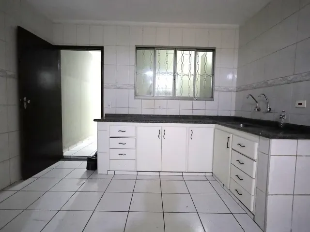 Sobrado 4 quartos e 2 banheiros, à venda ou para alugar, no bairro Vila Palmares em Santo André